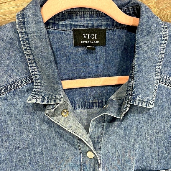 Vici chambray pearl snap top - Picture 2 of 3